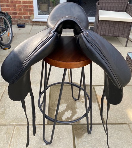 Devoucoux Makila Harmonie dressage saddle - Picture 2 of 8