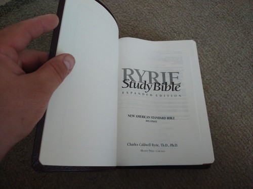 NASB Ryrie Study Bible bonded Leather 1995 updated - Picture 11 of 16