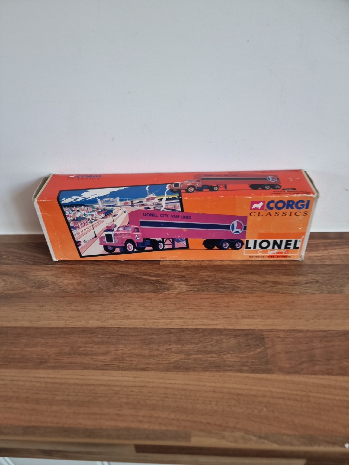 Corgi 52302 Mack B Series Semi - Lionel City Van Lines 1:50 Limited Edition - Picture 10 of 13