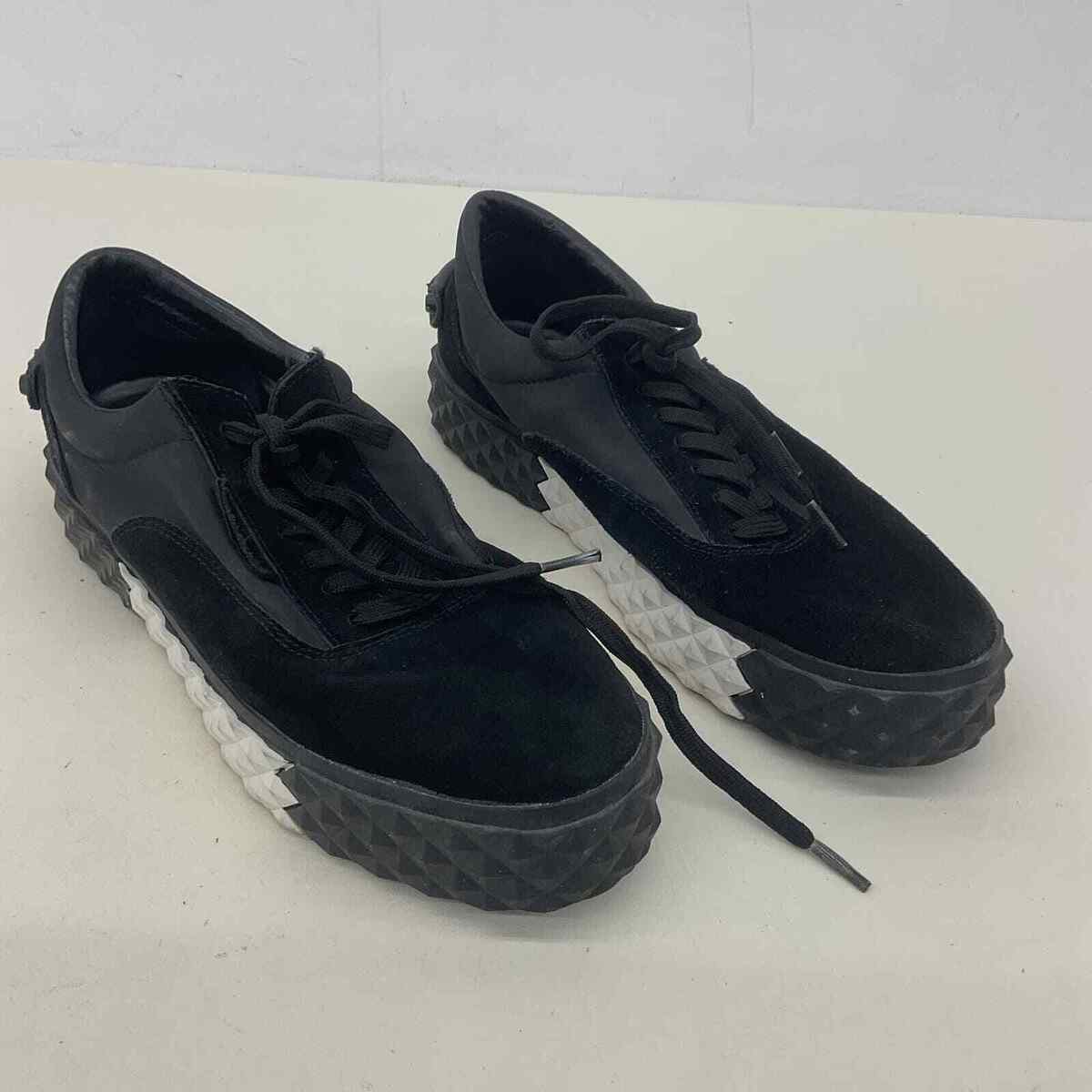 Kendall and kylie black sneakers clearance