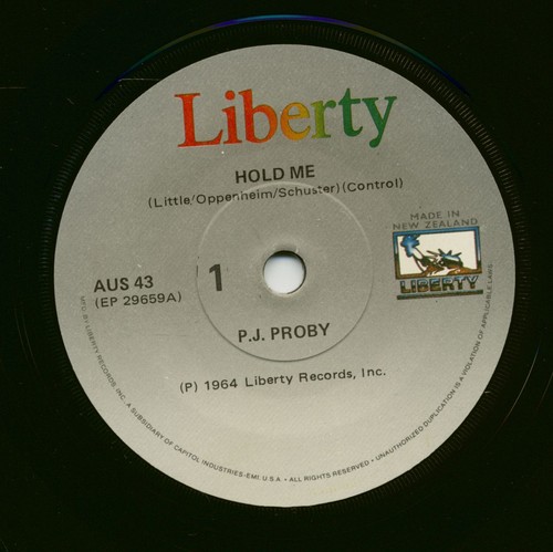 P.J. Proby & Bobby Vee - Hold Me - Run To Him (7inch, 45rpm, SC) - Singles 60... - Picture 1 of 2