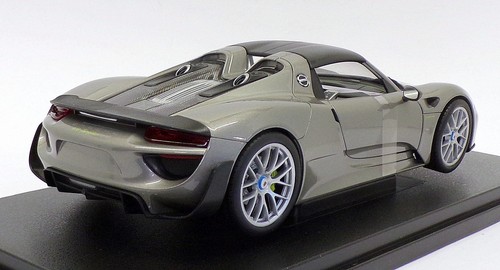Welly 1/18 Scale Diecast 18051W - Porsche 918 Spyder Carbon Roof - Grey - Picture 2 of 5