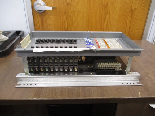 Square D Main Lug Panelboard Interior NQOD424L100 100A 208Y/120V 3Ph 4W 24-Space - Picture 8 of 12