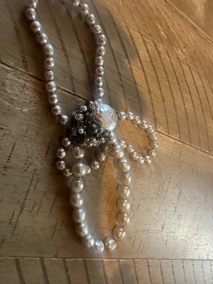 老式签名 MIRIAM HASKELL 三股巴洛克风格仿珍珠手链 — 第 4/4 张图片