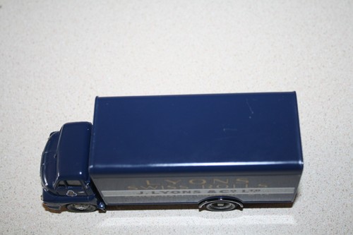 1996 CORGI GOLDEN OLDIES #19301 BEDFORD S LYONS TRUCK DIECAST-1/50-NICE-BLUE-BOX - Picture 5 of 8