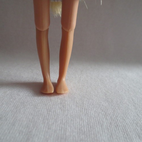 NUEVA Muñeca Barbie Hermana Chelsea Silla de Ruedas con Falda Extraíble ~ Rodillas Flexibles - Imagen 5 de 7