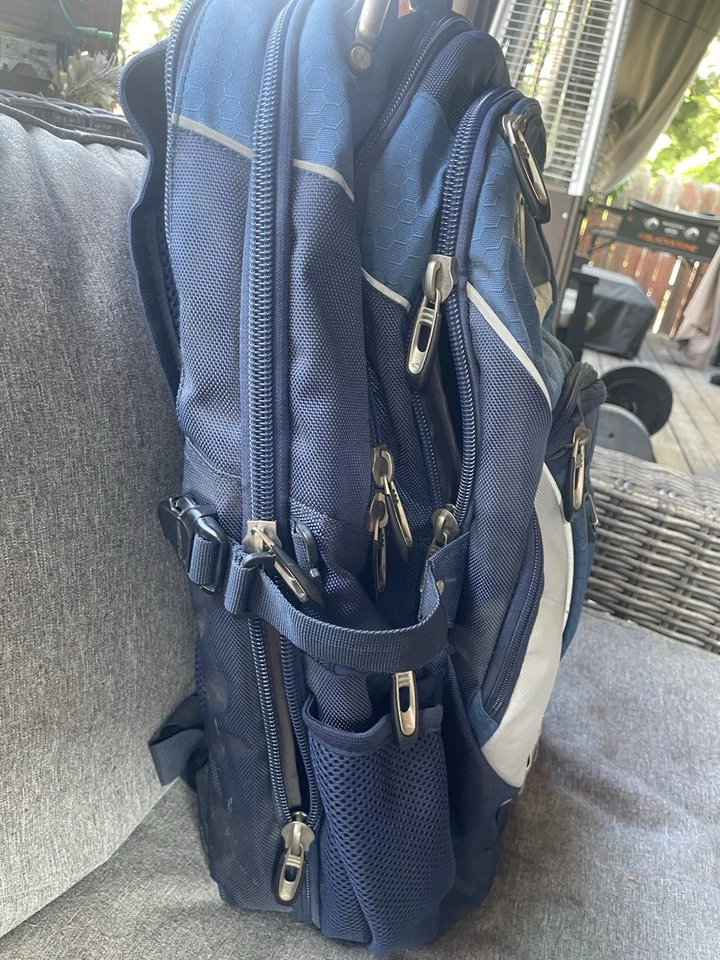 Mochila High Sierra Elite correa de suspensión trasera refrigerada por flujo de aire azul marino Foto 4 de 4