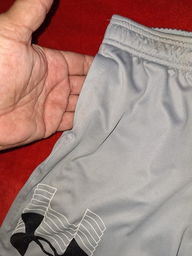 UNDER ARMOUR BOYS YOUTH SMALL GRAY ATHLETIC ACTIVEWEAR SHORTS - Picture 4 of 6