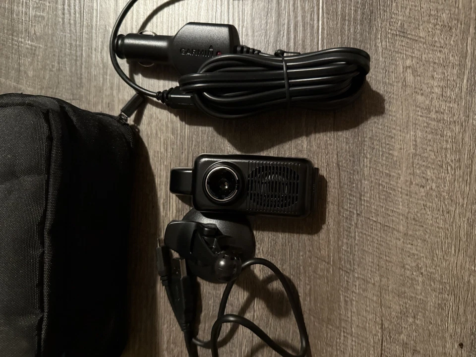 Garmin Nuvi 3590LM 5” LCD GPS Bundle Mount, Cables, Case, GPS - Image 3 of 4