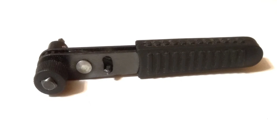 1/4 Drive Ratcheting Right Angle Screwdriver Hex & Socket Drive Reversable - Image 3 of 3