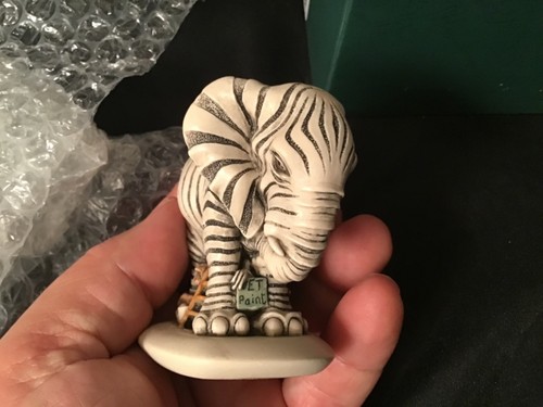 Ropa Nueva del Emperador Harmony Kingdom Elefante en Rayas Cebra Hecha en Reino Unido RARA - Imagen 2 de 9