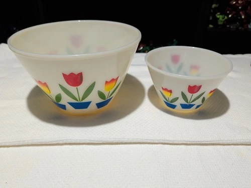 Vintage Fire King Milk Glass Nesting Bowls (2) With Tulips Excellent Condition