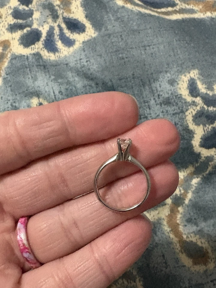 Anillo de compromiso de platino. Diamante creado en laboratorio de 1/2 quilate. Talla 4. Foto 4 de 4