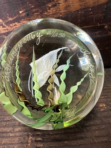 Orient & Flume White and Yellow Angelfish 21/250 Art Glass Paperweight - Picture 5 of 10