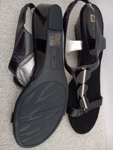 Black designer sandals flat small wedge ladies size 7 SALE Quality Anna Klein - Bild 3 von 3