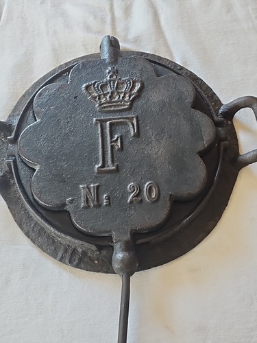 RARE! Denmark Danish King Frederick #20 Cast Iron Waffle Iron - Picture 4 of 9