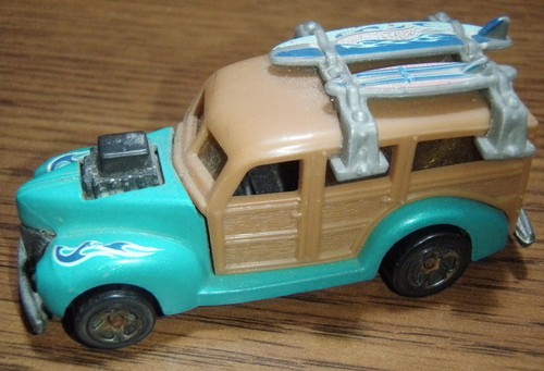 HOT WHEELS 1979 40's FORD WOODIE W/ Surf Boards Woody Metal Bottom - Picture 3 of 7
