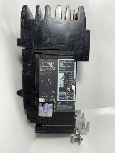 Square D PowerPact HD060 Circuit Breaker HDA260204 Double Pole 2-Pole 20 Amp #2 - Picture 3 of 7