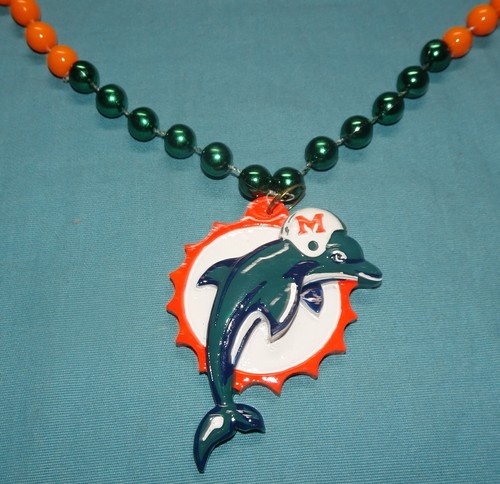 NEW NFL Miami Dolphins Bead Necklace 20 inch Multicolor Plastic Beads With Medal - Picture 2 of 9