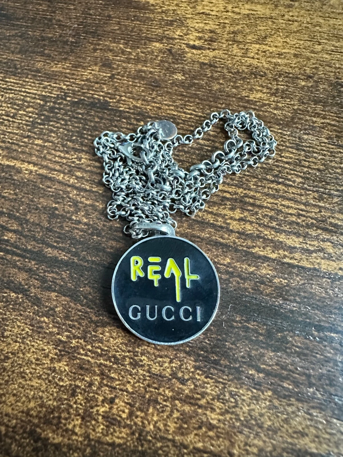 Collier fantôme émaillé Gucci « VRAI »