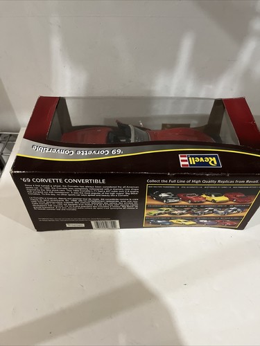 Revell 69 Corvette StingRay Convertible  1:18 scale Pair - Picture 14 of 15