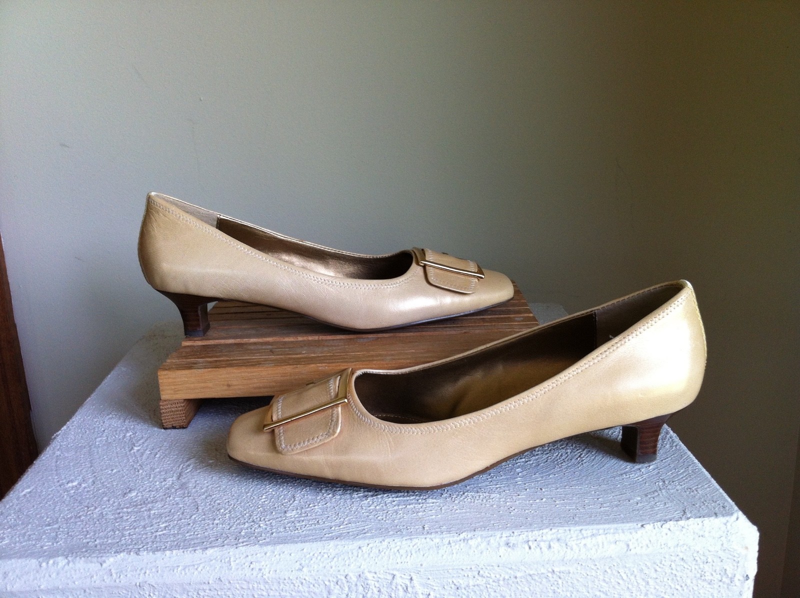 LIZ CLAIRBORNE LEATHER KITTEN HEELS 8.5 M LIZ CLAIRBORNE LEATHER HEELS KITTEN HEELS LEATHER 8.5 M e63bae