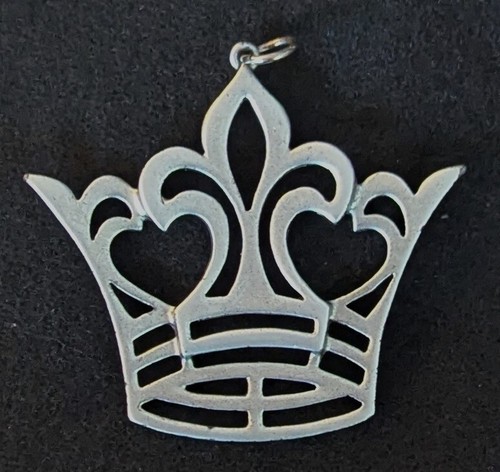 Colgante De Colección PLO Fleur de Lis 2 3/4" x 3" Tono Plateado Firmado Moda - Imagen 1 de 7