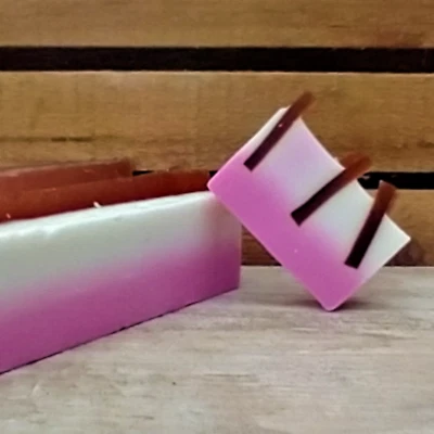 PAMPER DREAMS LUXURY HANDMADE COCONUT ICE SOAP - VEGAN - ECO-FRIENDLY - ZERO WASTE