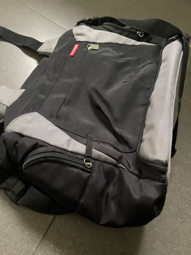 Skip Hop Diaper Bag Tote with Fold Out Changing Pad - Picture 6 of 7