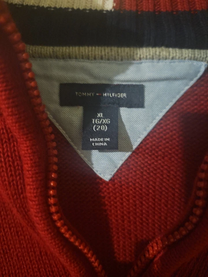 2 suéteres Tommy Hilfiger para niños Foto 2 de 4