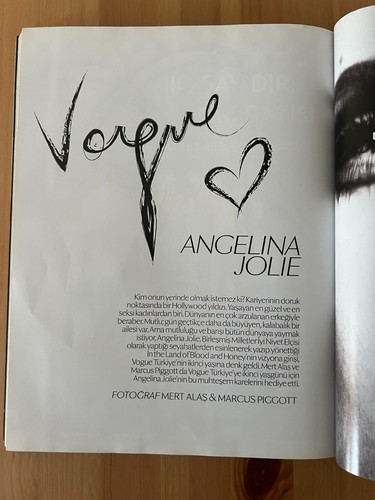 Vogue Magazine Turkey - MARCH 2012 - Vogue Turkiye No 25 - Cover: ANGELINA JOLIE - Picture 3 of 8