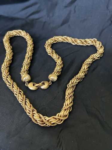 Vintage Monet Twisted Wide Chain Chunky Necklace Gold Tone 3/8" Wide x 24" Long - Picture 13 of 14