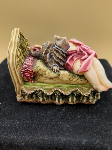 Harmony Kingdom. Clair de Lune. Justine & Cat Sassy Trinket Box Figurine - Picture 4 of 9
