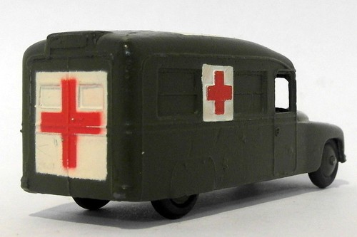 Vintage Dinky 30HM - Daimler Ambulance - Green - Picture 5 of 6