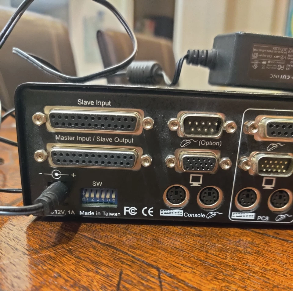 Conmutador KVM Belkin Omni View Pro 8 puertos F1D108 / OSD con fuente de alimentación Foto 4 de 4