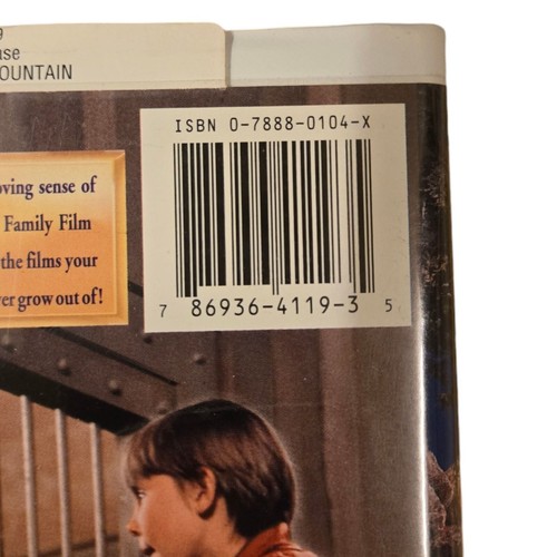 Escape To Witch Mountain VHS Walt Disney Family Film Collection Clamshell - Picture 4 of 10