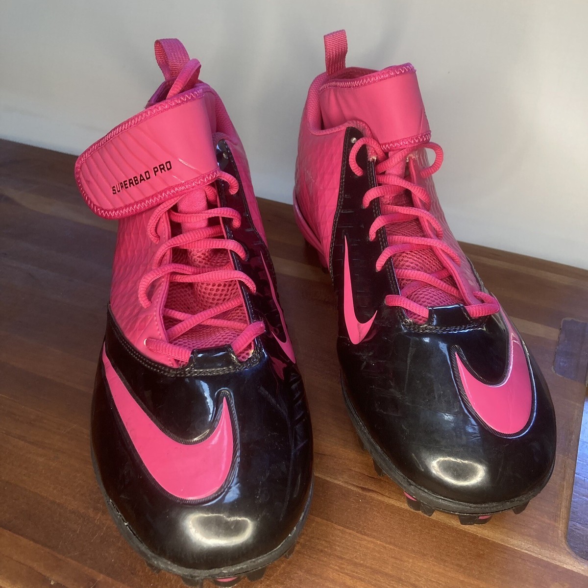 Nike Superbad Men's Football Cleats Pink Cancer Awareness 511334 Nike Superbad Men's Football Cleats Pink Cancer Awareness 511334