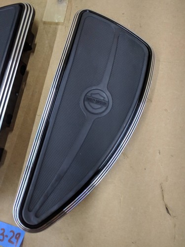 Harley-Davidson Burst Collection Passenger Footboards 50500245 - Picture 3 of 16