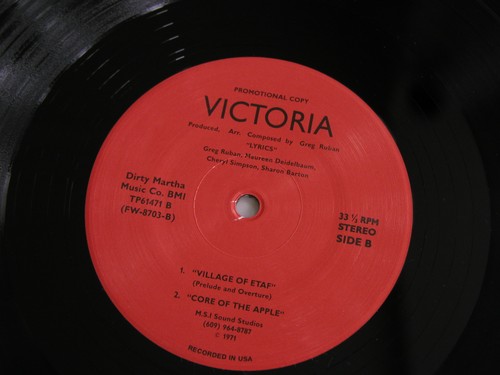 Victoria - Same Seven Little Indians Red Velvet Cover Mint LP RE 1998 LE 79/400 - Imagen 5 de 5
