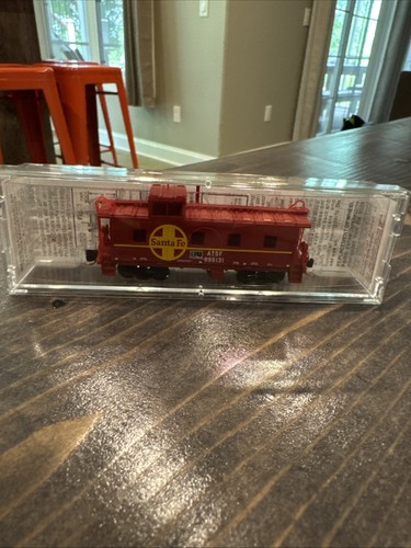 Spur N Micro Trains 36' Caboose Atchison Topeka & Santa Fe 100030