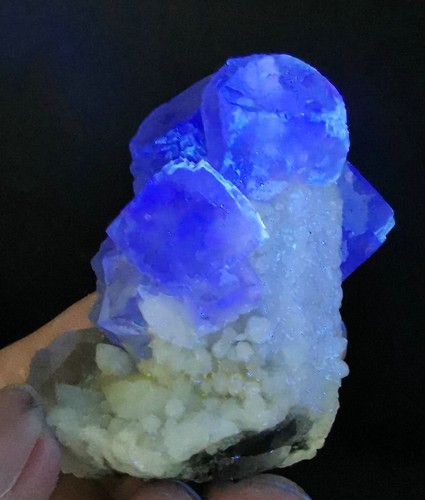 Cubo verde fluorescente natural raro 96 g muestra Huanggangliang - Imagen 16 de 23