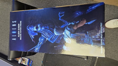 Aliens Ultra Deluxe Xenomorph Alien Queen Action Figure - Picture 5 of 6