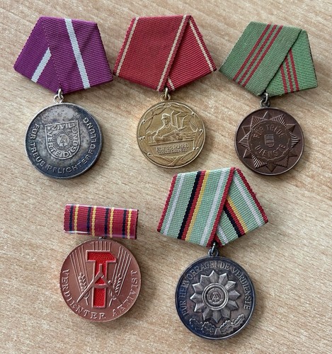 5 x RDA medallas MdI, policía, defensa civil condecoración insignia