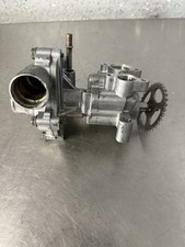 2005 04 05 06 Yamaha YZFR1 R1 Engine Oil Water Pump Chain Housing Low Miles