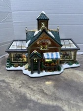 Carole Towne Horticulture Society 2003 Lighted Christmas Village House w/ Box