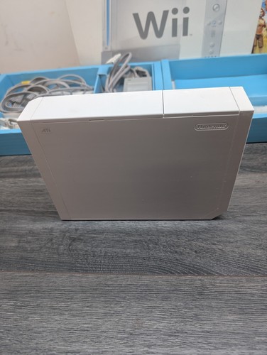 Nintendo Wii Console Boxed With Games - RVL-001 - Picture 3 of 19