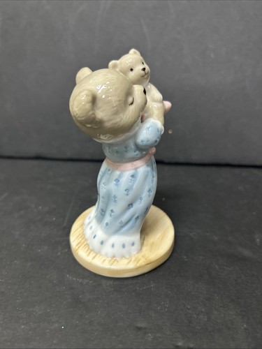 Bing & Grondahl Victor & Victoria's Family Victoria 2000 Annual Teddybear - Picture 2 of 5