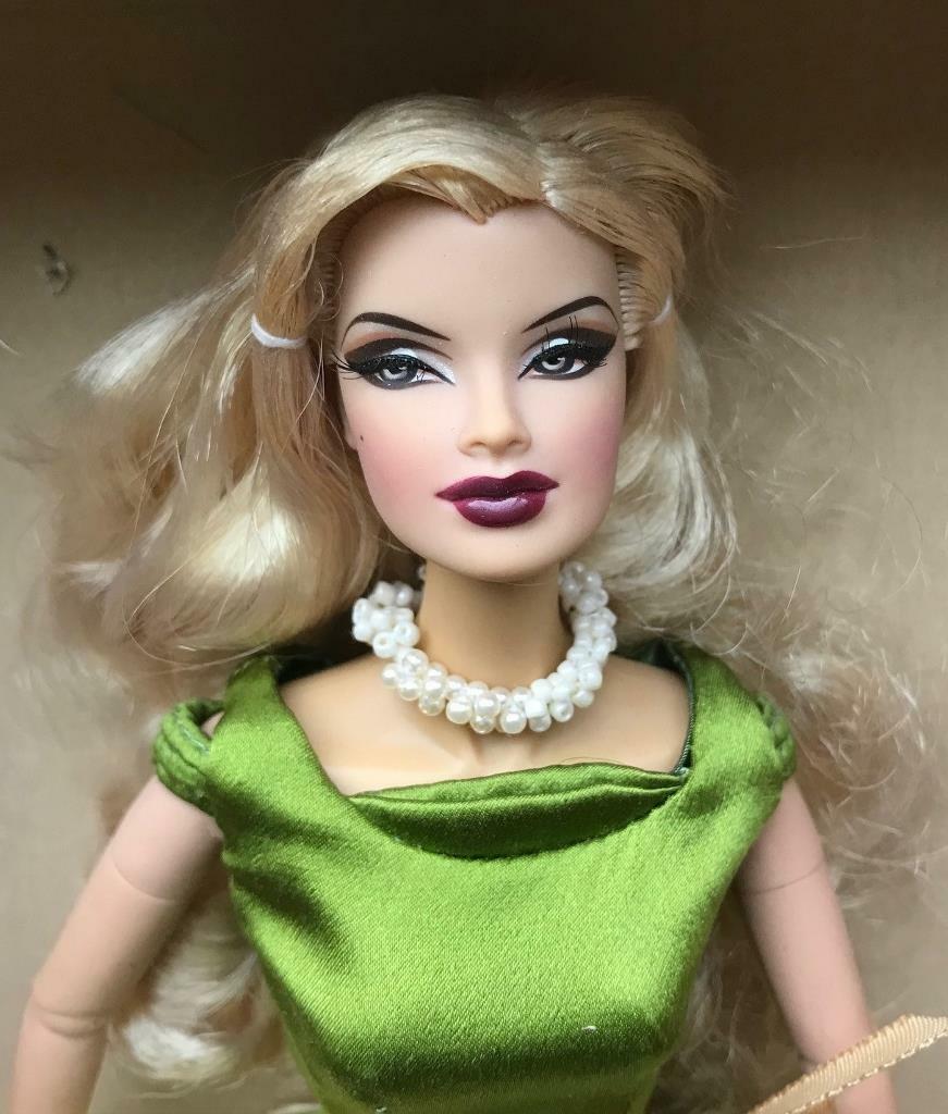 12 FRVibrant DiSiesionVeronique Perrin Blonde Kleided DollMIBRare 12 FRVibrant DiSiesionVeronique Perrin Blonde Kleided DollMIBRare