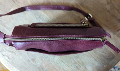Relic Burgandy Leather Large Shoulder Bag w/Adjustable Strap Zip Closure - Picture 6 of 7