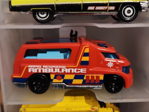 hot wheels/matchbox AMBULANCE (case #124) - Picture 5 of 25